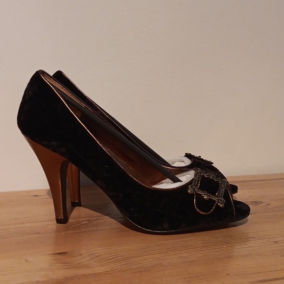 NIB Chinese Laundry black velvet gold heels 8 vintage-style buckle Jolin - Picture 4 of 10